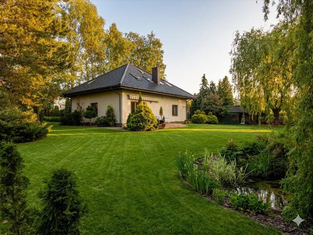 Wyjątkowy dom wolnostojący z pięknym ogrodem i stawem