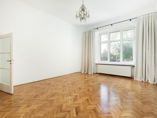 Wyjątkowy lokal w przedwojennej kamienicy 98.75 m²