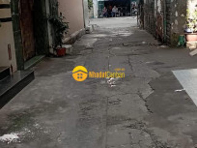 Xe hơi đỗ cửa cách mặt tiền chỉ 50m gần đường trần hưng đạo