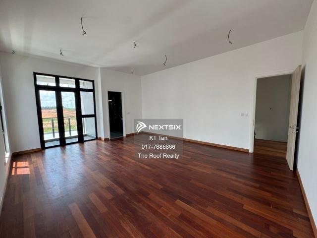 想要投资的可以看过来～ Taman Scientex @ Pasir Gudang Low Cost 店面出售 永久地契️ 20×55【Built Up1400sqft】周边住宅区成熟️ 靠近工业区 Politeknik 附近一直都有稳定的人流️ 沿街已有餐饮 五金店 汽车维修等商家营业，商业氛围成熟