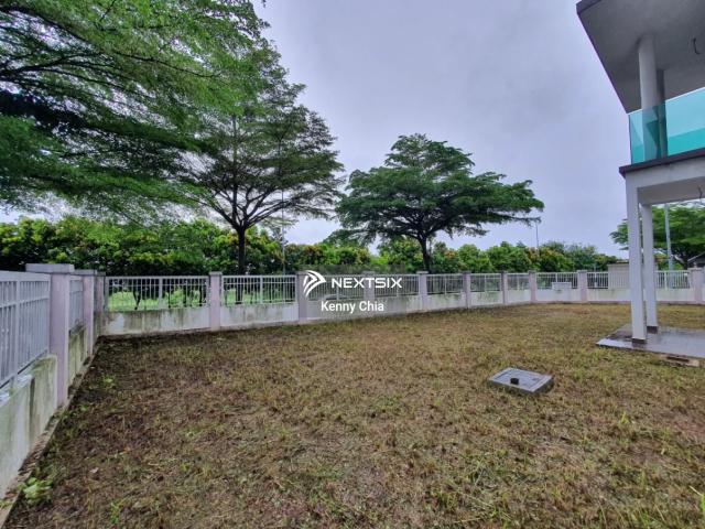 想找大间又有潜力的屋子，这间真的值得看 【Nusa Sentral 稀有三层 Semi D】 稀有放售｜三层楼大空间 Semi D 原装单位 · 设计自由发挥，轻松打造理想家 而且吼还是人人都爱的 Unblock View 25分钟可到CIQ 新马来回通勤方便 周边商店、餐厅、生活配套齐全吃喝玩乐 · 衣食住行一步到位 超适合大家庭 空间够够的