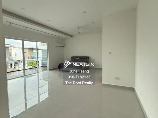 想找靠近市区＋双车位的 condo? 来看看这间 #Crescent Bay Suite【2+1房2厕】835sqft 部分家私会留下️ 屋况保持的很不错，对小家庭自住或收租都很刚好 还有 2 个 carpark 有保安 地点在 Bayu Puteri，去 Permas一带都方便 Selling Price RM448K nego