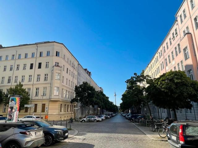 XOX Mitte | Arkonakiez – Stilvoller Altbau mit Balkon in Bestlage