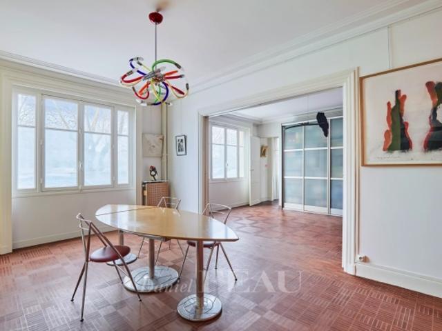 XVIème QUAIS DE SEINE Trois pièces et chambre de service