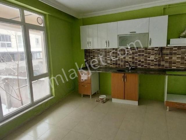Yıldıztepe Dumlupınar Cd. Yanı Kombili Satılık 1+1 Apart Daire