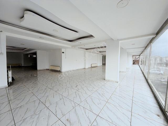 Yıldız Caddesi'nde, 350 M2, Köşe Başı,kurumsal'a Da Uygun Dükkan