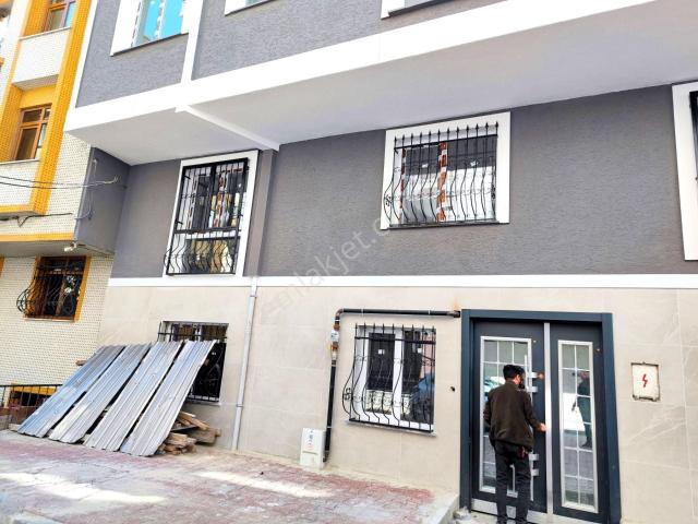 Yıldız Dan Merkez Camisi Yakını Kat Mülkiyetli 2 Yıllık Ayrı Mutfaklı Yüksek Giriş