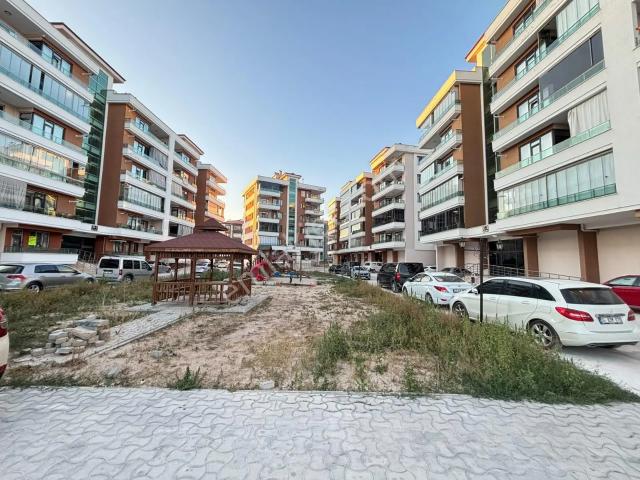 Yıldız Köşk Sitesinde Satılık Geniş Ve Lüks 3+1 Daire