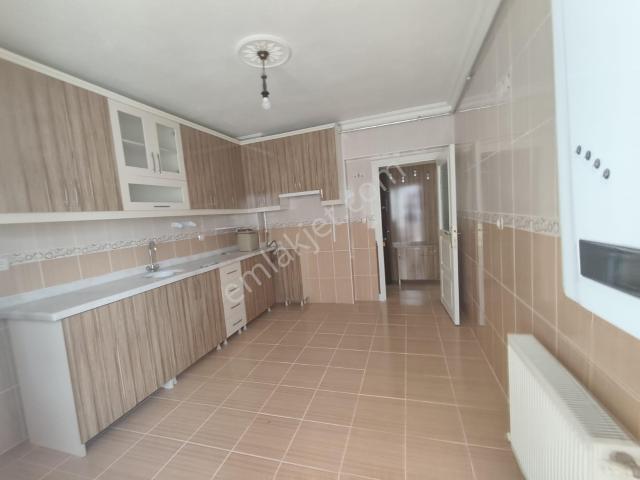 Yılmaz Gayrımenkulden 2.katta 3+1 130 M2 Geniş Daire