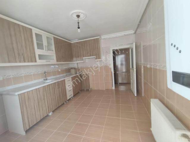 Yılmaz Gayrımenkulden 2.katta 3+1 130m2 Geniş Daire