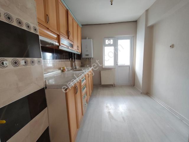 Yılmaz Gayrimenkul Den Mareşal Çakmak Mah 3+1 Katta Cadde Üzeri 17 Bin Kiralık Bekar A Uygun