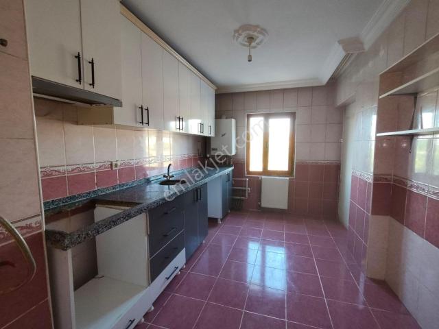 Yılmaz Gayrimenkul Tandoğan Mah 3+1 2. Kat Konumunda 22 Bin Tl Merkezi Konumda Yapılı Daire 125m2.