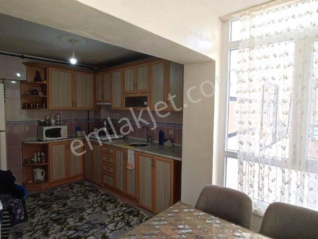 Yılmaz Gayrimenkulden Ful Yapılı Masrafsız Genış 14 Yıllık Satılık 3+1 Daıre