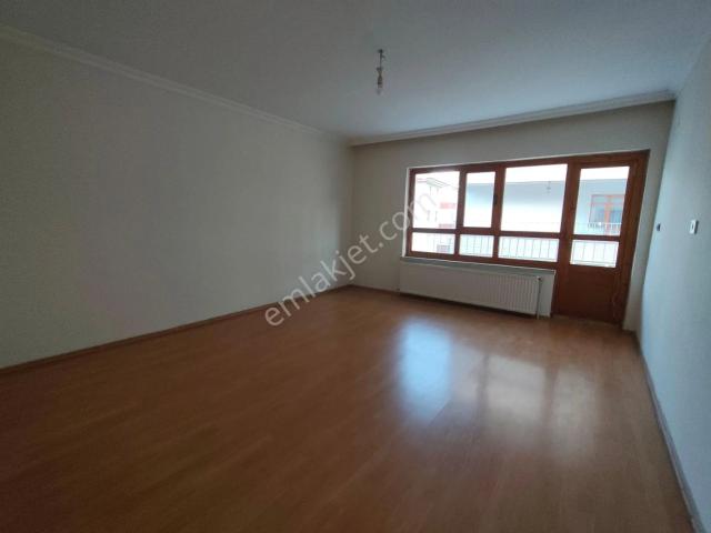 Yılmaz Gayrimenkulden Selçuklu Mah. 3+1 1. Ara Katta Kupon Kiralık Daire
