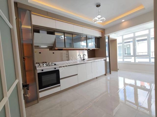 Yılmaz Gayrimenkul'den Plevne Mahallesi'nde 3+1 Lüks Yapılı Satılık Fırsat Daire