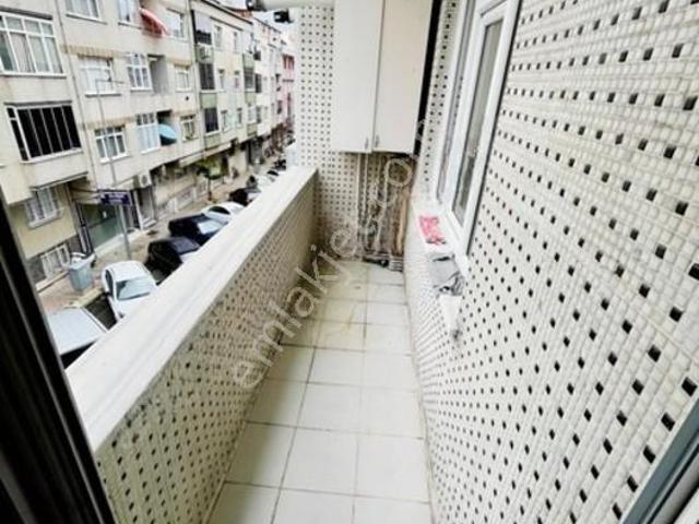 Yılmazdan Eski Salı Pazarının Alt Sokağında 100 M2 2+1 Daire