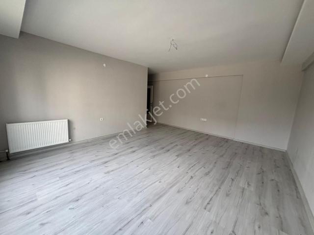 Yılmazer'den 3+1daire Satılık İskanlı Altında Daire Vardır