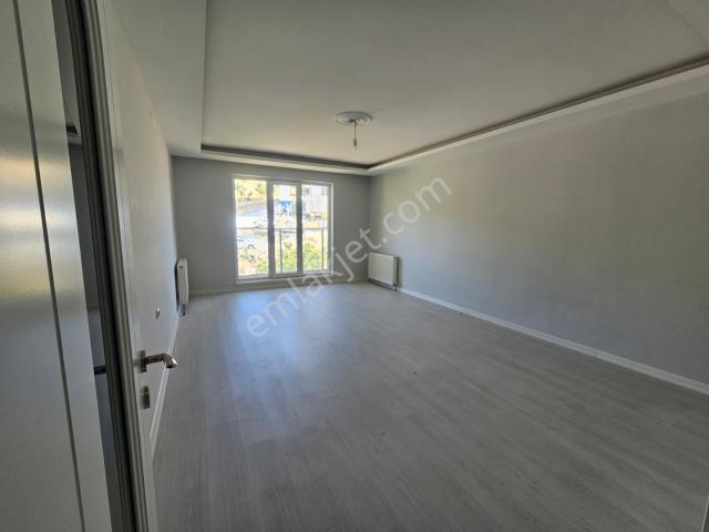 Yılmazer'den Orhan Kemal Cadde'si Üzeri Yapılı 3+1 Kiralık Daire