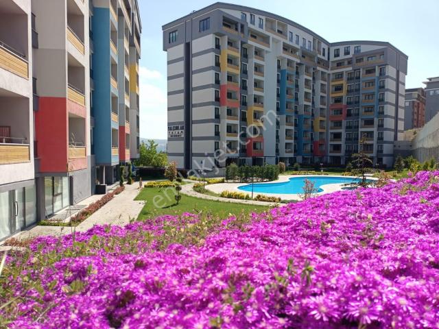 Yaşam Gayrimenkulden Havuzlu Sitede Eşyalı Kiralık 2+1 Daire