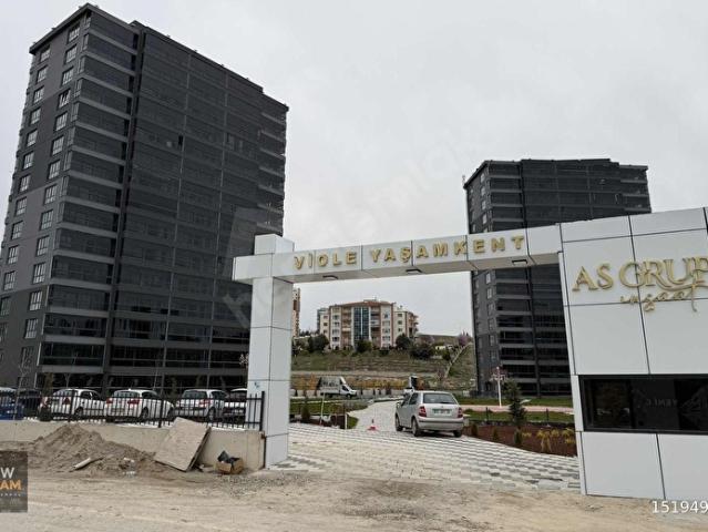 YAŞAMKET VİOLE SİTESİNDE CAM BALKONLU K.OTOPARKLI SATILIK 1+1