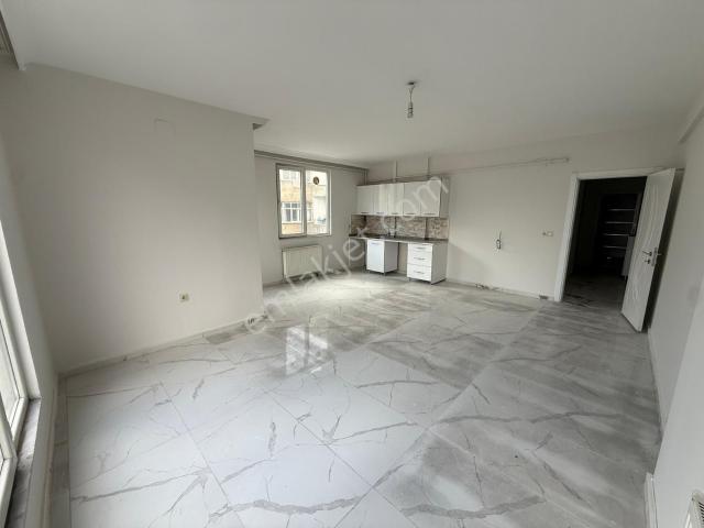 Yaşarsoy Gyo'dan Cengiz Topel Mah'de Geniş 70m 1+1 Acil Daire