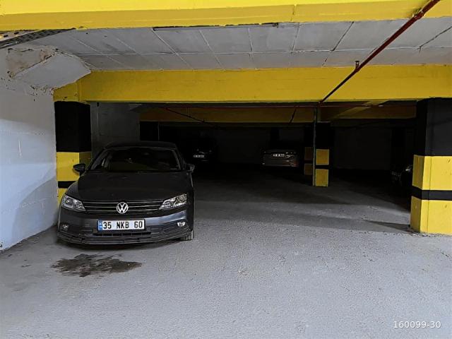 Yağhaneler Cadde'de Satılık 3+1 Otoparklı Köşe Genç Bina