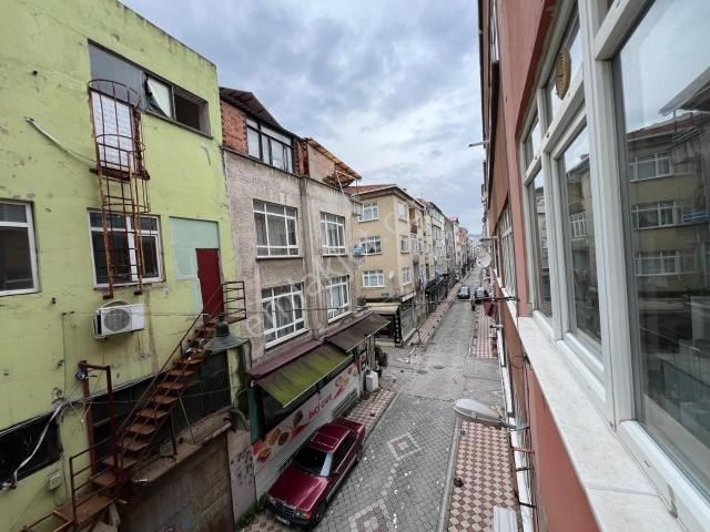 Yağmur Emlak'tan Şehir Merkezinde Tadilatlı 2+1 Ev Veya Ofis