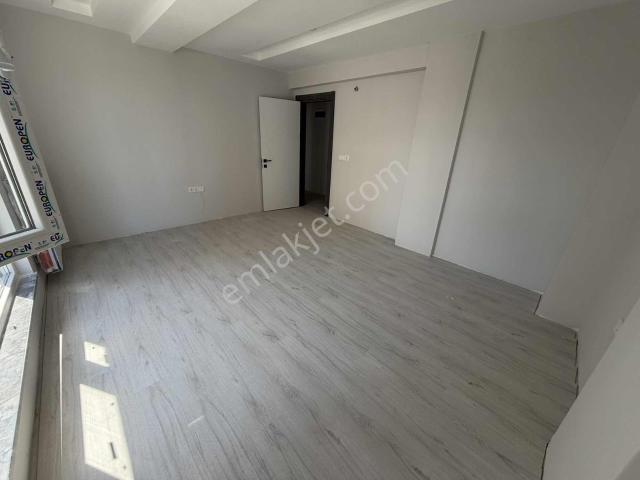 Yağmur Emlak'tan Merkezi Konum Açık Cephe Ara Kat 2+1 Daire