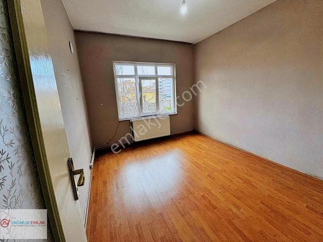 Yağmur Emlak'tan Merkezi Konum İçi Yapılı Cam Balkonlu 2+1 Daire