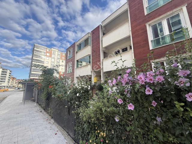 Yağmur Emlak'tan Tekkeköyde Cadde Üstü Kiralık 3+1 Daire