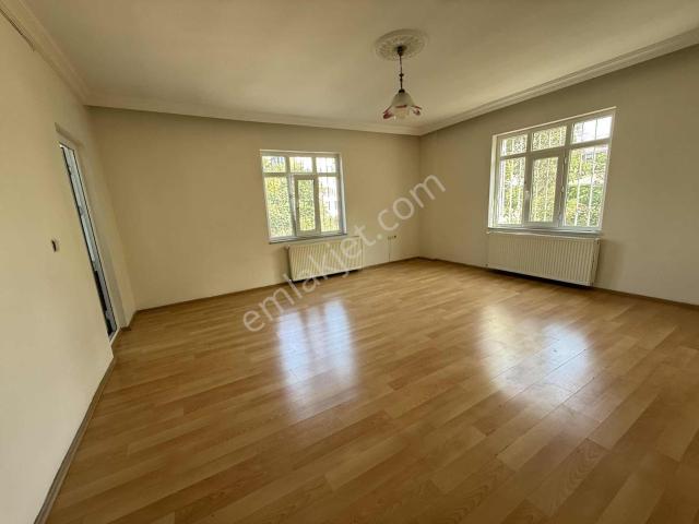 Yağmur Emlak'tan Tekkeköyde Merkezi Konum 3+1 Kiralık Daire