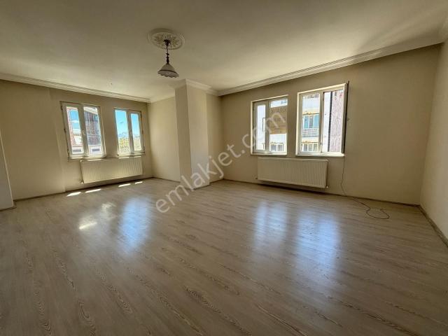 Yaman'dan Bolvadin Yenice Mah. 3+1 Kiralık Daire