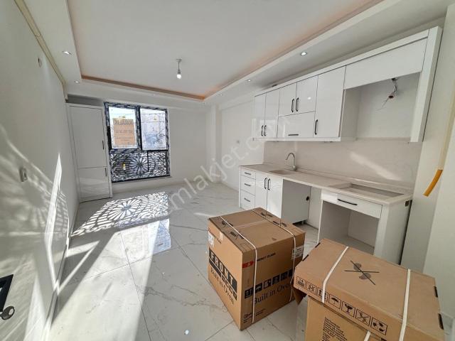 Yaman'dan Bolvadin Çarşı Merkezde 1+1 Kiralık Daire