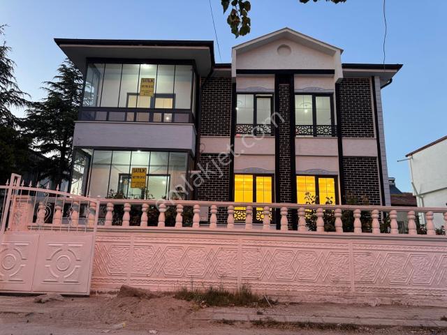 Yaman'dan Bolvadin Malazgirt Mah. 5+1 Satılık Dubleks 535m² Arsa