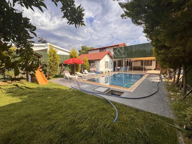 Yanıklarda Satılık 4+1 Villa