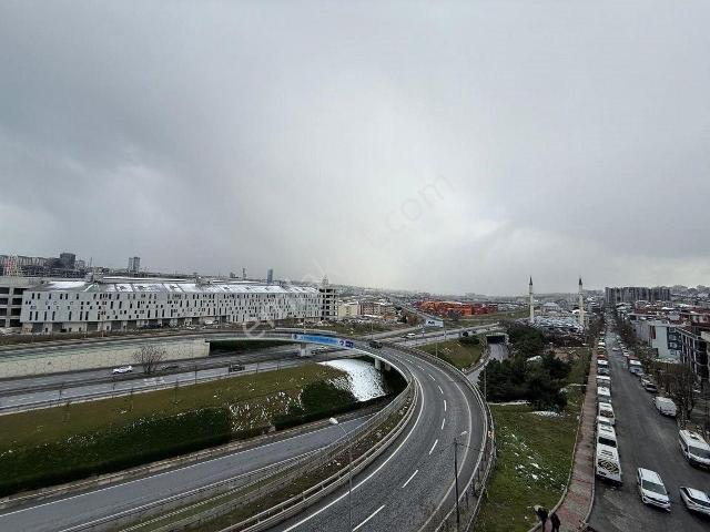 Yakuplu Mahallesinde Metrobüse 5 Dk İskanlı 4+2 Dubleks Daire