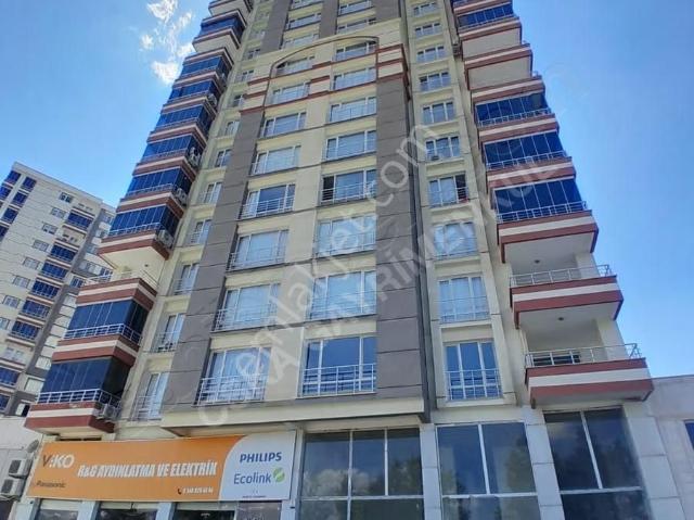 Yakınca Alt Geçit Kavşağında 270 M² Düz Ayak Dükkan