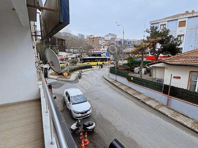 Yakacık Merkezde Satılık 100 Metrekare Daire