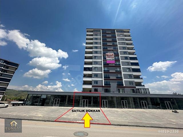 Yakacık Bulvar Üzeri 150m2 İskanlı Dükkan