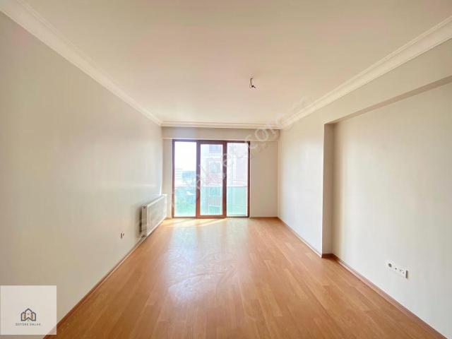 Yakacık Saklı Vadide Site İçerisinde Ara Kat 3+1 Satılık Daire
