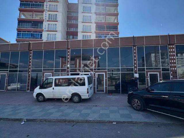 Yakacıkta Cadde Üstü Yüksek Getirili Satılık Ticari Mülk