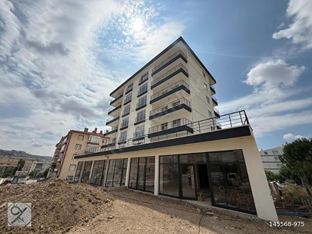 YAKACIK BULVARA CEPHE KURUMSALA UYGUN ACİL SATILIK 400m2 DÜKKAN