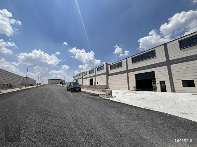 YAKACIK TOKİ'DE 1000m2 100KW ENERJİ YAPILI OFİSLİ KİRALIK DÜKKAN