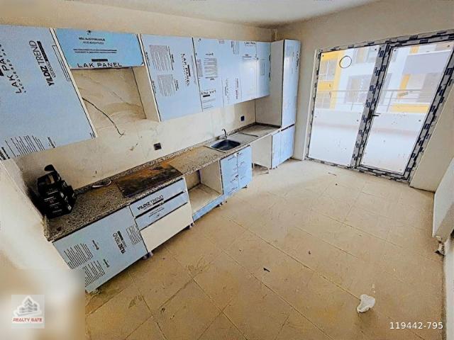 YAKACIK'DA SİTE İÇİ GÜVENLİKLİ 2.KATTA SIFIR MASRAFSIZ 3+1 DAİRE