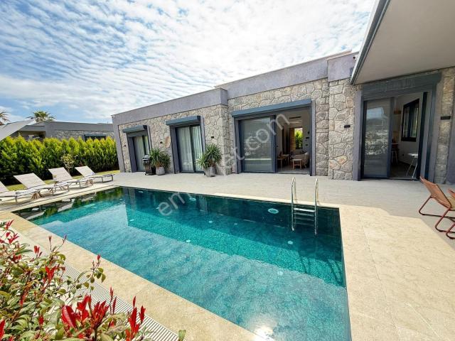 Yalıkavakta Ultra Lüks Özel Havuzlu 6+1 Villa