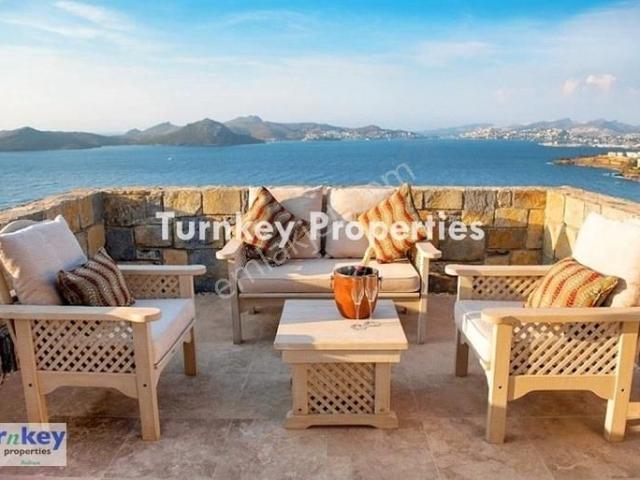 Yalıkavak'ta Marina Manzaralı, Havuzlu, Bahçeli Satılık Villa