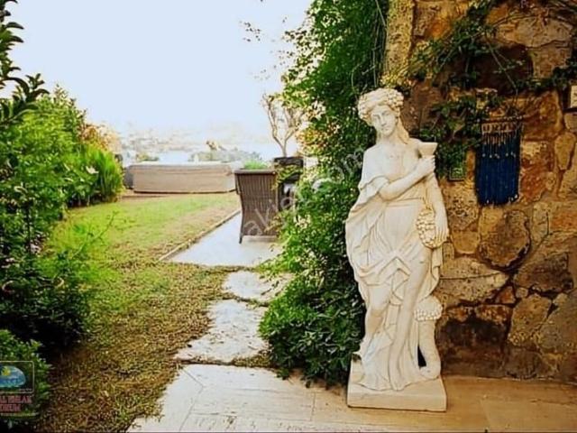 Yalıkavak Küdür'de Özel İlkelisi Olan Site İçinde Satılık Villa