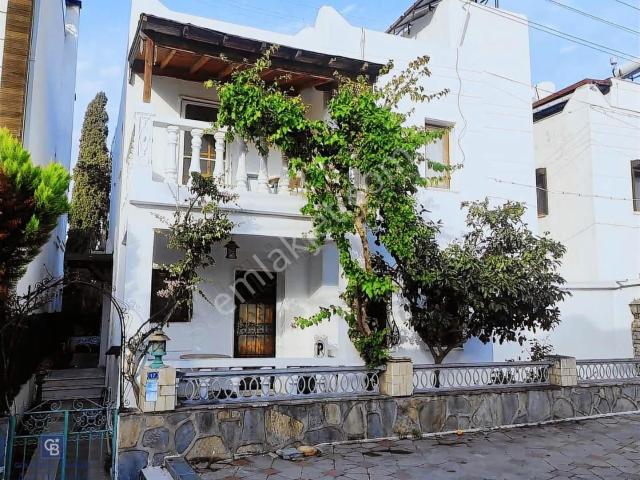 Yalıkavak Merkez Sahile 150m 5+1 Bahçeli Müstakil Villa