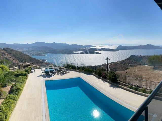 Yalıkavak Plajlı Sitede Özel Havuzlu Müstakil Bahçeli Villa