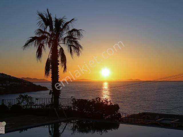 Yalıkvak'ta Panaromik Deniz Manzaralı 4+1 Villa